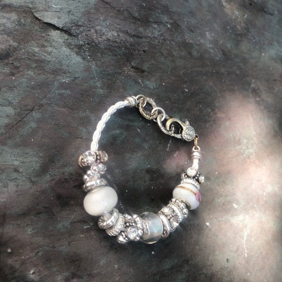 Pretty white/silver/pink beaded bracelet - Picture 3 of 4